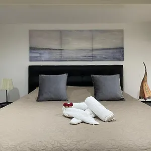 Appartement Duplex Situe A 2min De La Gare Du Nord